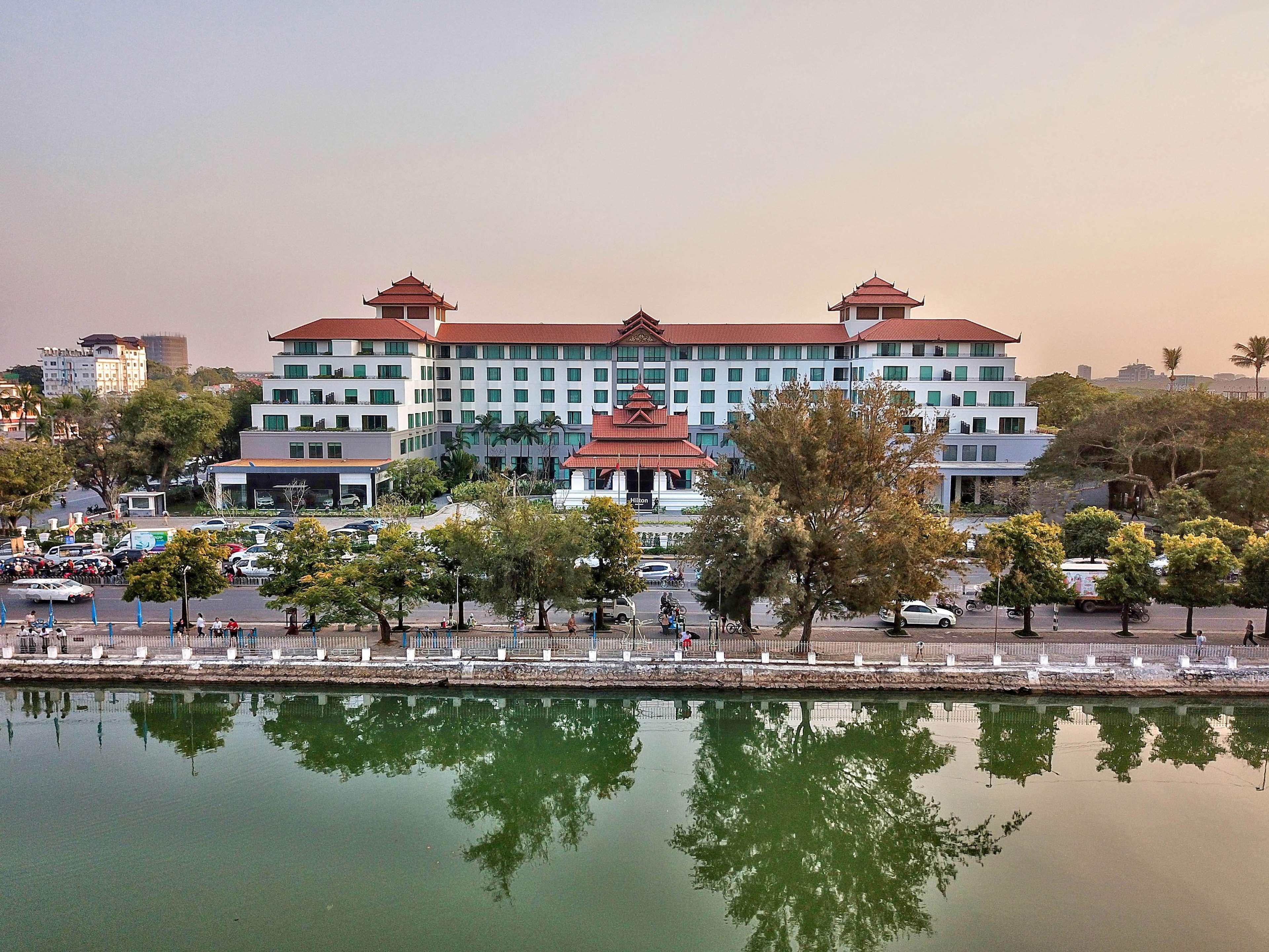 Hilton Mandalay Ξενοδοχείο Εξωτερικό φωτογραφία
